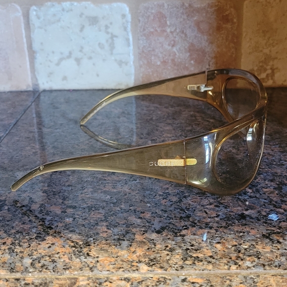 GUCCI Sunglasses with Case - Picture 5 of 9